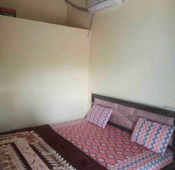 Трехместный Номер Классика, Spot On Kunj Bihari Palace