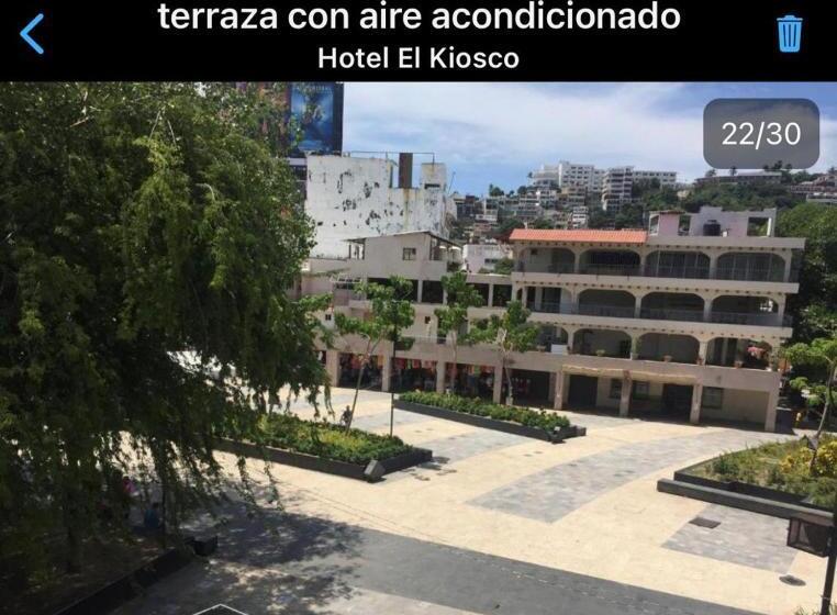 استودیوی استاندارد, Zócalo Abuelos