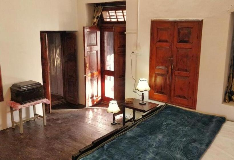 Стандартный Номер Кровать Кинг, Black Bear Cottage Khajjiar