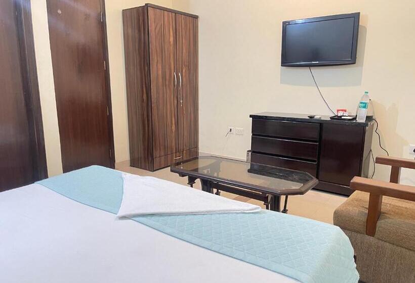 Номер Deluxe с Балконом, Aadi S Residency