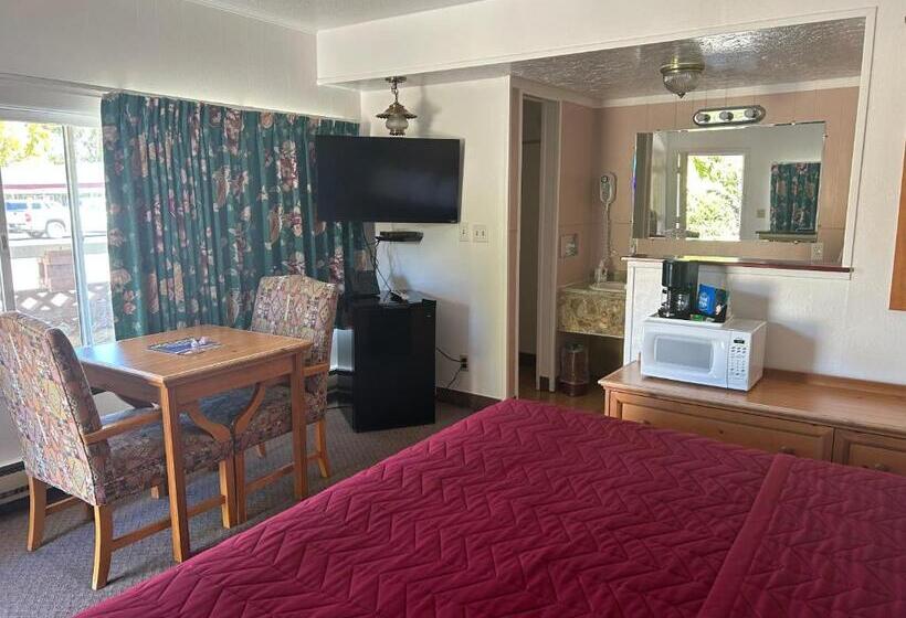 스탠다드 룸 킹사이즈 침대, Redwood Arms Motel