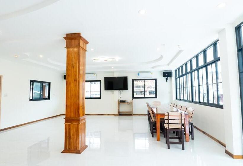 Comfort Triple Room, Chotika Hotel โรงแรมโชติกา ณ เชียงคาน