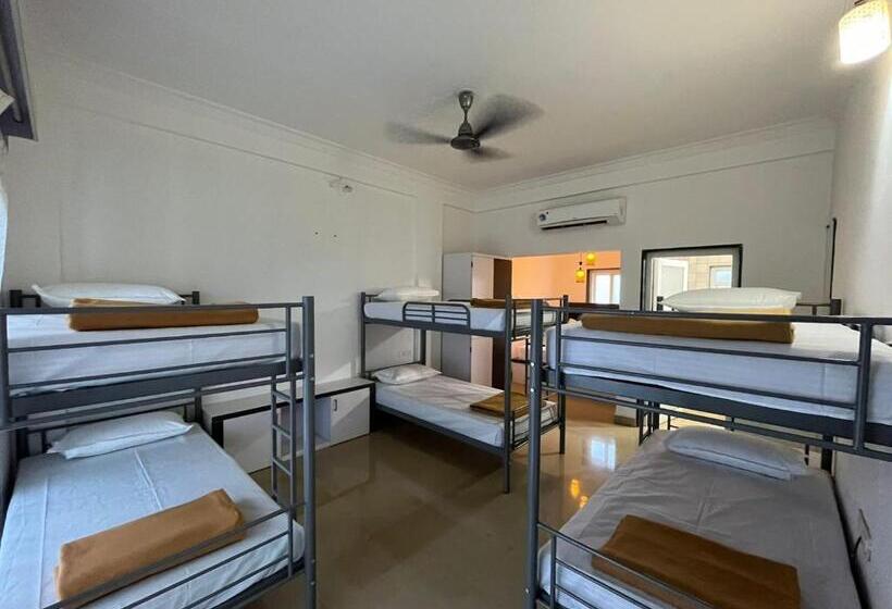 共用房间的床, Del Hostel
