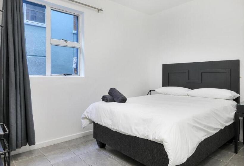 Номер Стандарт, Inn & Out Express Sea Point