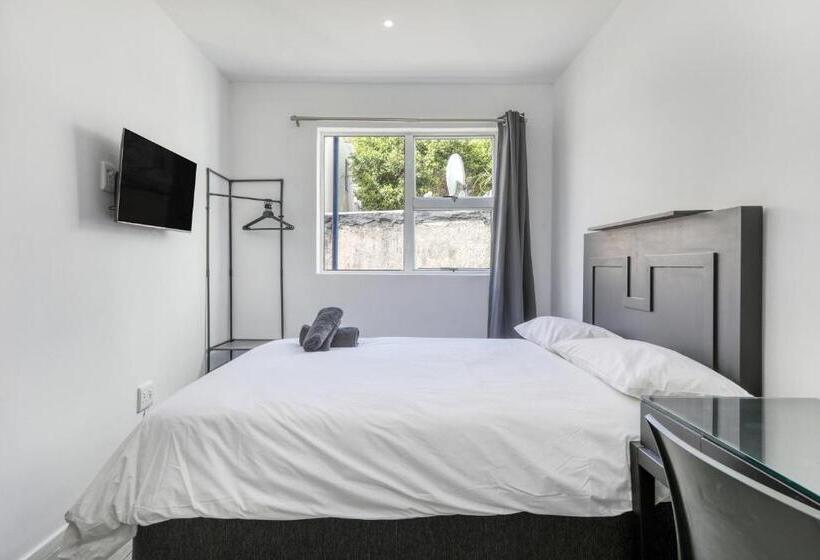 Номер Стандарт, Inn & Out Express Sea Point