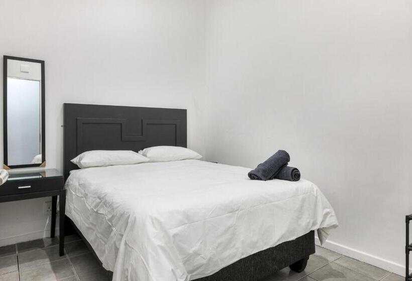 Номер Economy, Inn & Out Express Sea Point