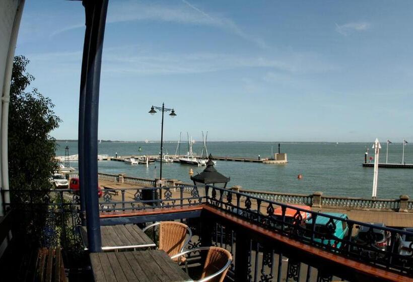디럭스 테라스 룸 바다 전망, Royal London Yacht Club