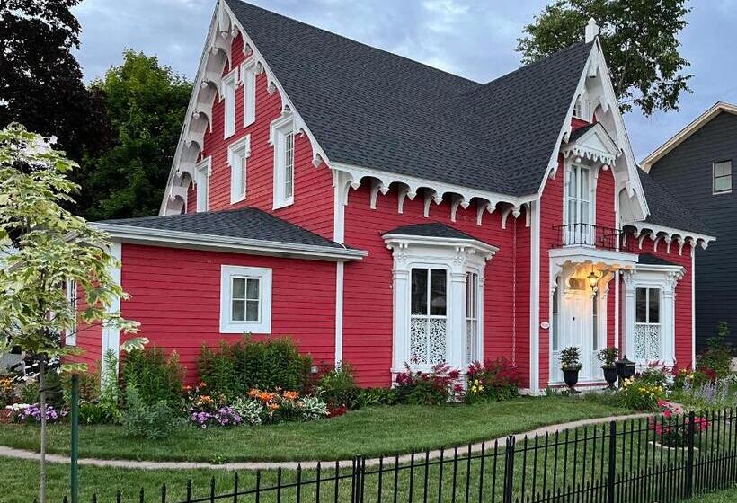 スーペリアールーム, The Red House Fredericton