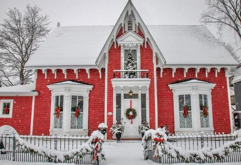 スタンダードスタジオ, The Red House Fredericton