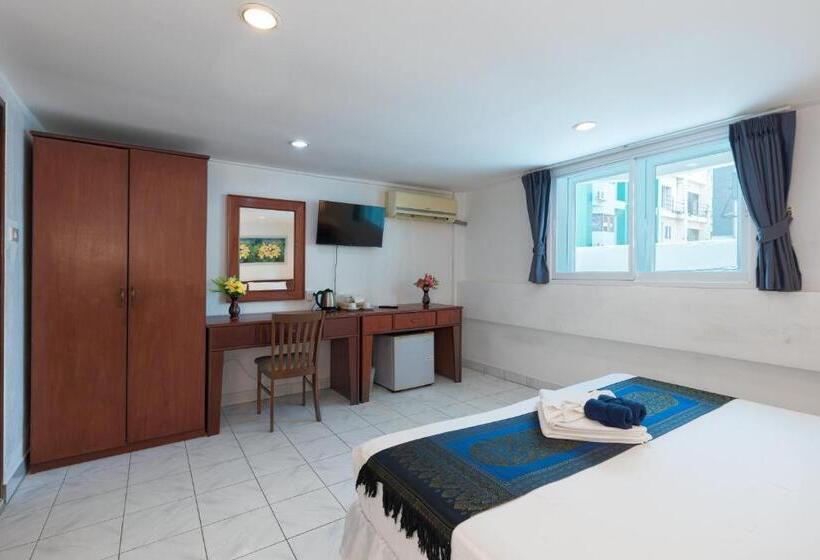 디럭스 룸 킹사이즈 침대, Bevans Place Karon