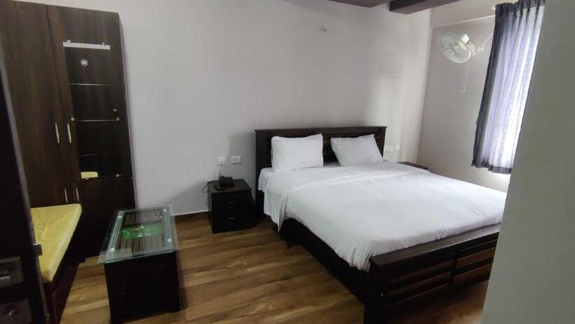 Трехместный Номер Классика, Oyo Flagship Hotel Sai Aliyar