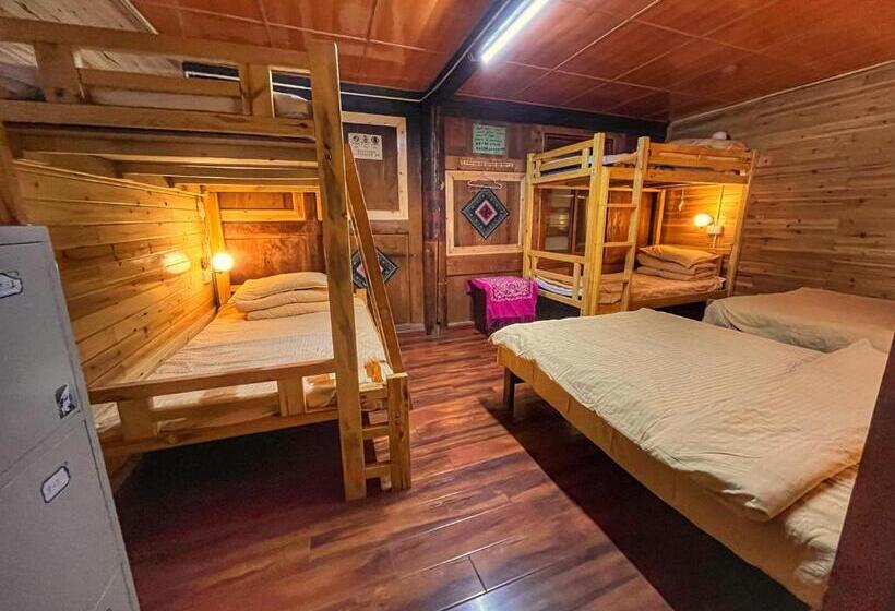 バス共有のスタンダードルーム, Tavern Hostel仁和客栈