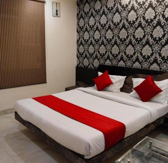 Трехместный Номер Классика, Collection O 80999e Hotel Stay