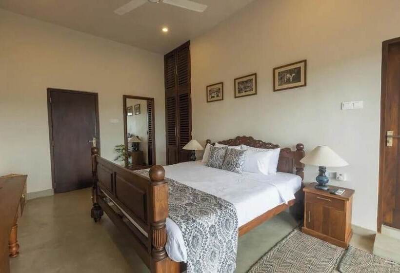 Deluxe room with river view, Edgar Mansion Kandy