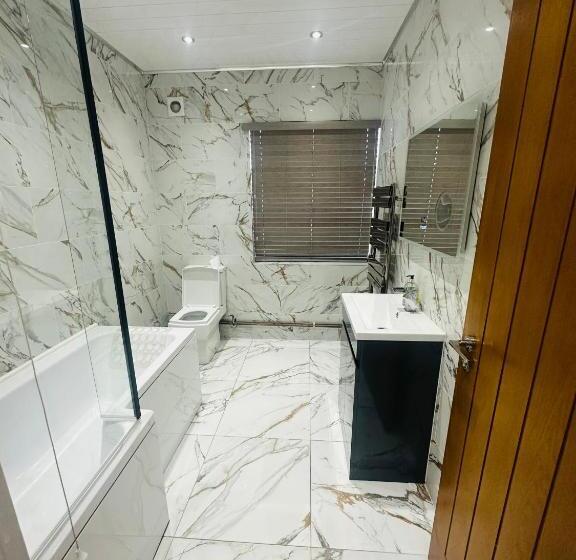 Апартаменты 2 Спальни, Knightsbridge Court