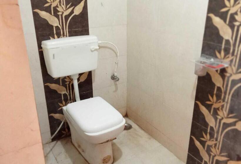 Трехместный Номер Классика, Oyo Bumbum Hotel And Restaurant