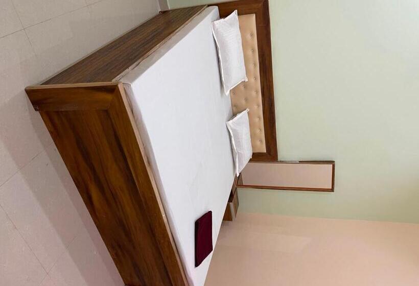Трехместный Номер Классика, Oyo Hotel Krishna Place