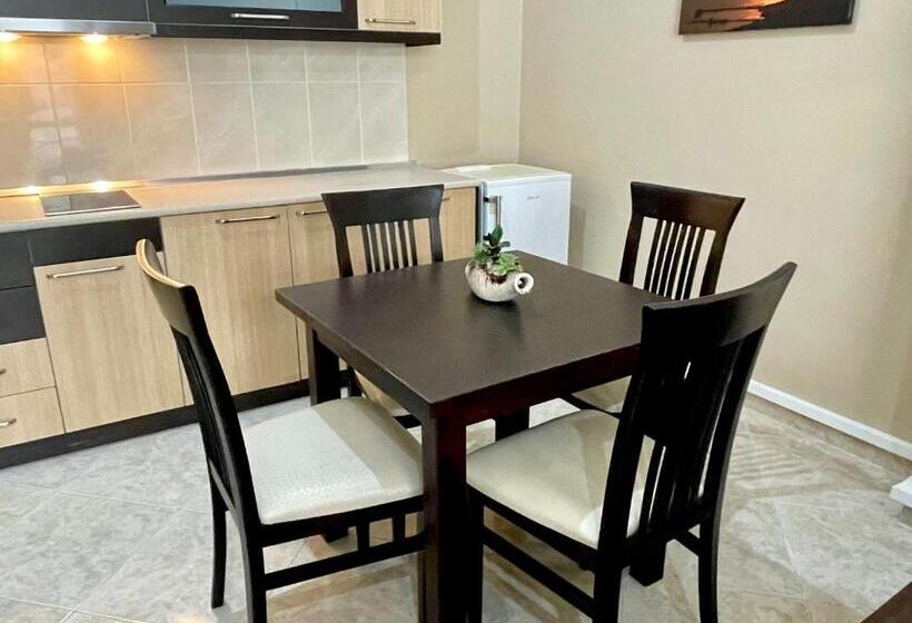 استودیو خانوادگی, Lungomare Studio Apartment