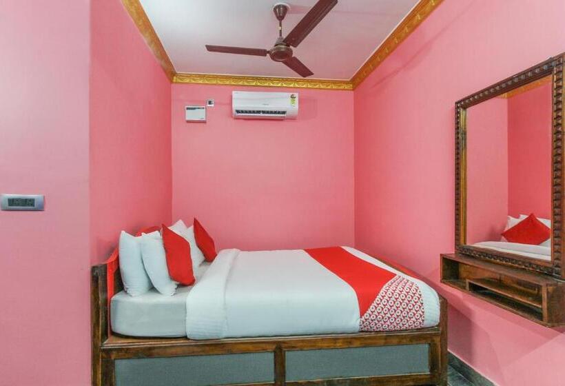 اتاق کلاسیک سه تخته, Oyo Flagship Madras Guest House