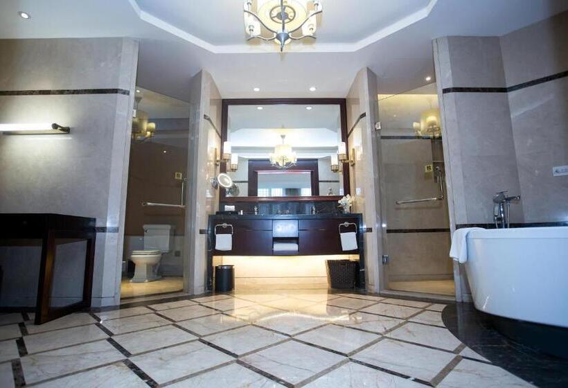 سوییت لوکس, Ln Dongfang Resort