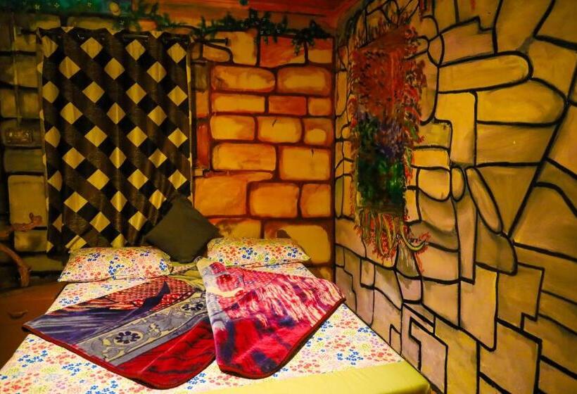 سوییت با چشمانداز کوه, Kodai Heaven