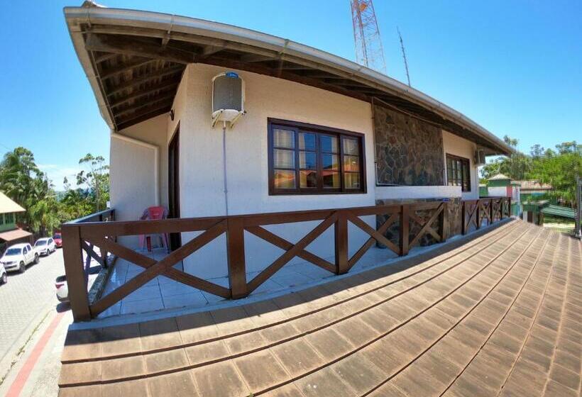 سوییت اجرایی, Complexo Desenferruja Uma Quadra Praia Da Ferrugem