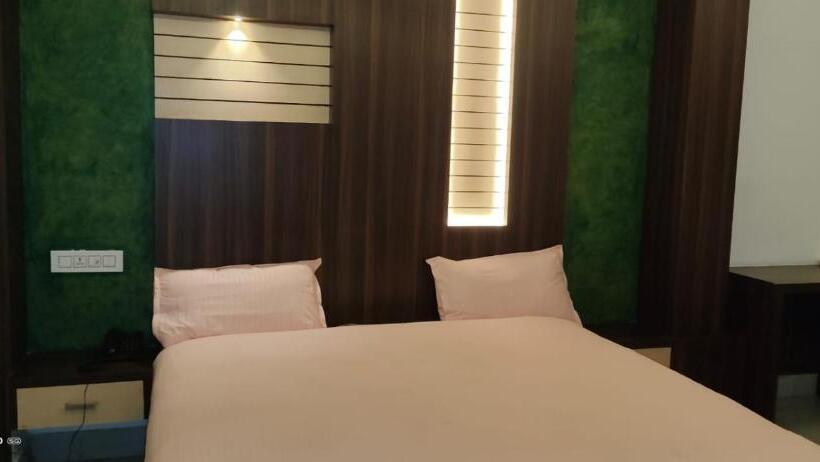 Номер Deluxe, Al Amana Tower