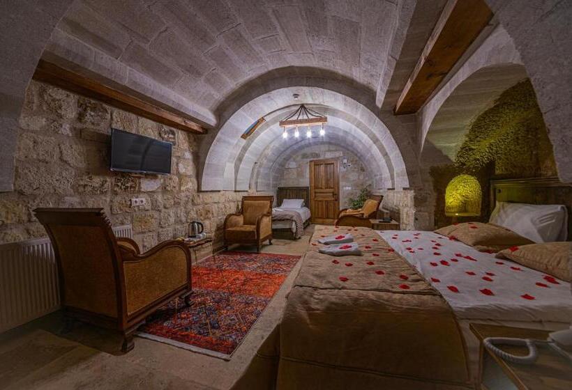 Полулюкс с Бассейном, Belenus Cave House