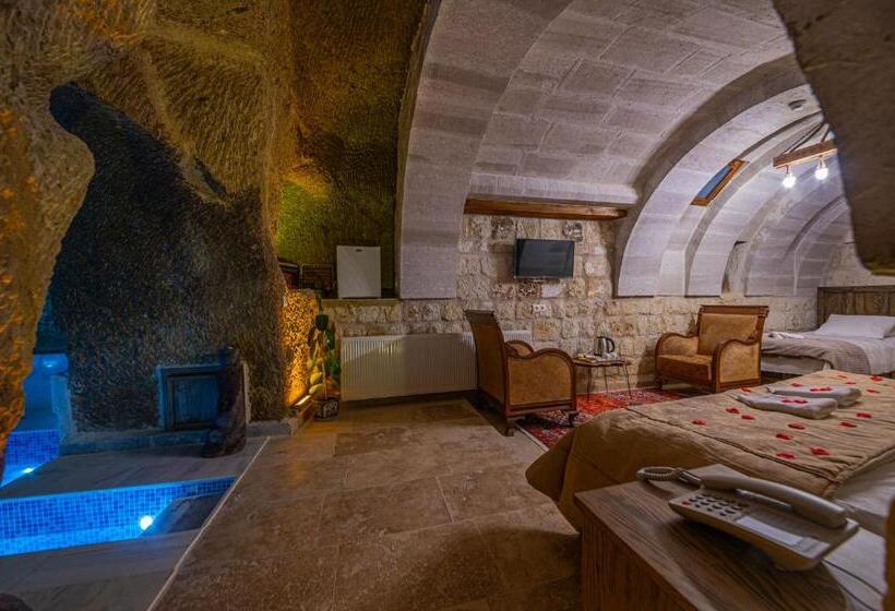 Полулюкс с Бассейном, Belenus Cave House