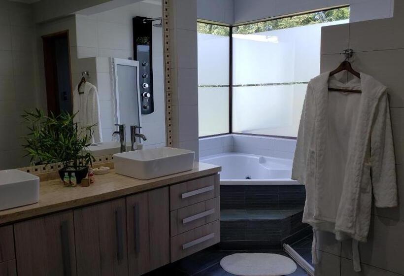 Suite with lake view, Borde Luz Hotel Boutique