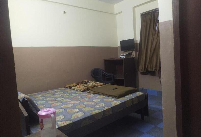 Номер Стандарт, Shree Radha Krishna Guest House By Wb Inn