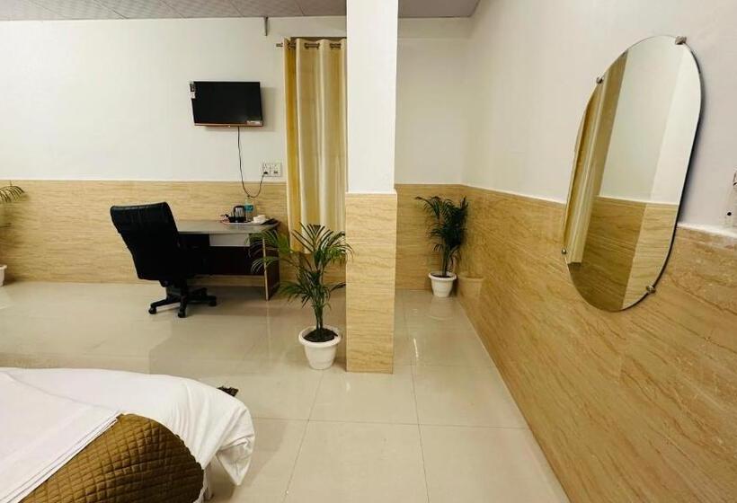 Номер Deluxe, Relax In   Noida Sector 18