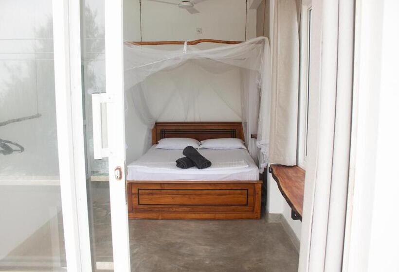 豪华海景房带阳台, The Stables Hotel Midigama
