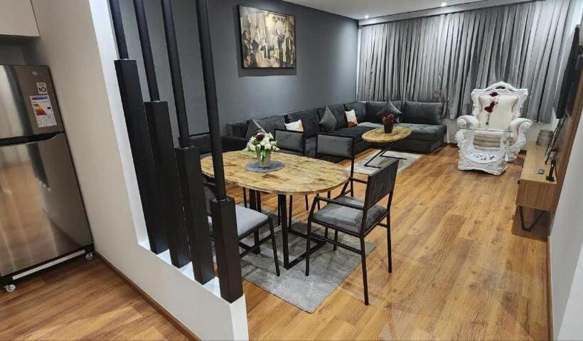 Apartamento 2 Dormitórios, Abm House