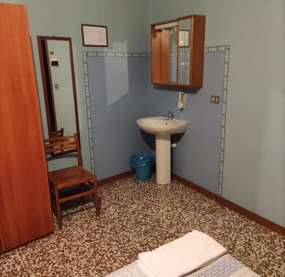 스탠다드 룸 공동 욕실, Hostal D Annunzio House