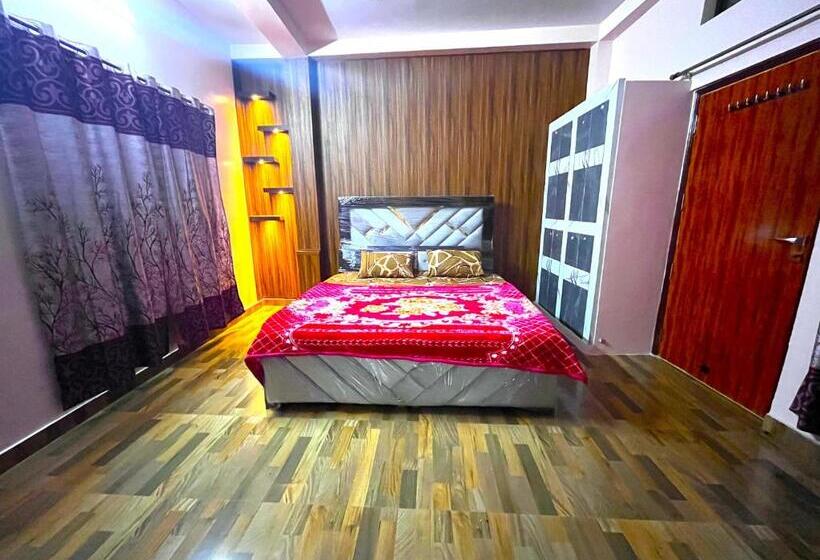 Номер Deluxe, Trilok Residency   Dashashwamedh Varanasi