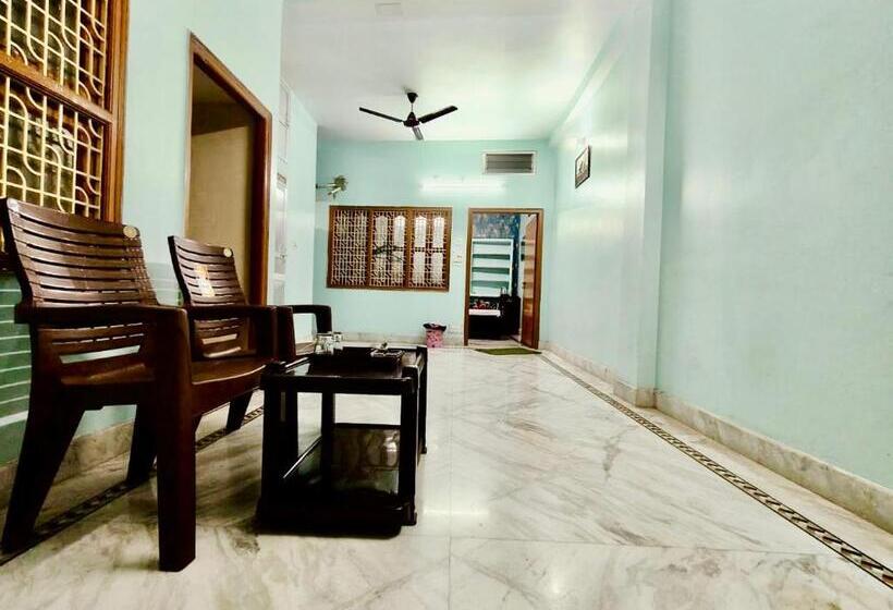 Трехместный Номер Superior, Trilok Residency   Dashashwamedh Varanasi