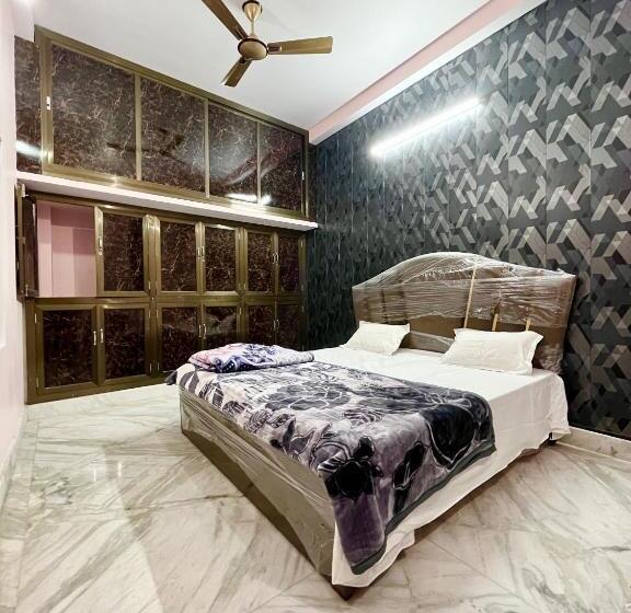 Четырехместный Номер Deluxe, Trilok Residency   Dashashwamedh Varanasi