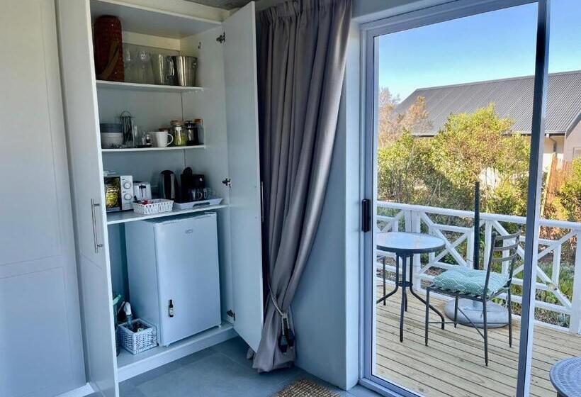اتاق استاندارد با چشم‌انداز باغ, The Lily Suite