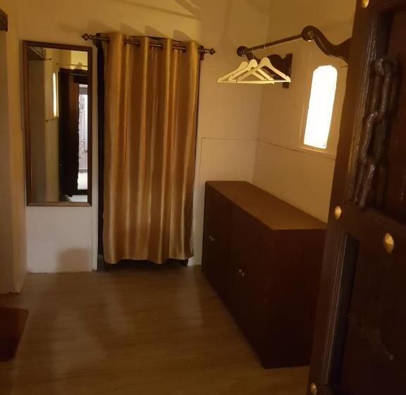 Люкс Повышенной Комфортности, Chhoti Kothi   A Heritage Homestay By The Ganges