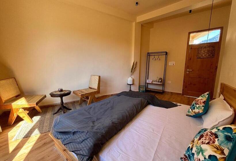 اتاق سوپریور با تخت بزرگ, Grham Hostel Kasol, Katagla