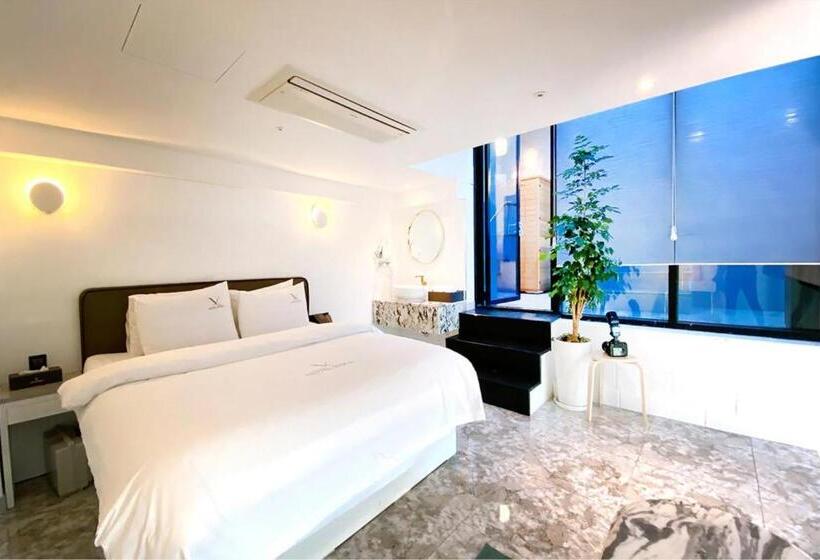 مجموعه ویستا شهر, Garden Pool Villa Lee Chung Jung