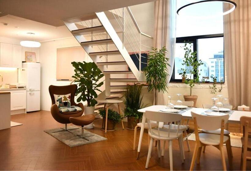 مجموعه ویستا شهر, Garden Pool Villa Lee Chung Jung