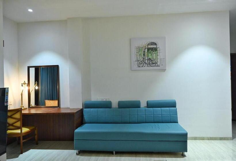 Трехместный Номер Deluxe, The One Hotel Nashik