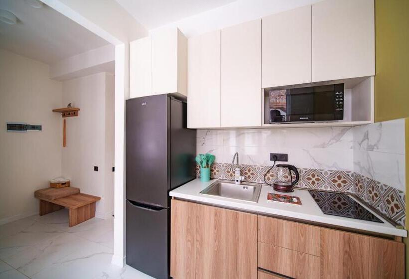 Семейный Номер Вид на Сад, Motives Inn Dilijan