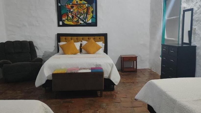 اتاق استاندارد چهار تخته, Hospedaje Casa Grande Arbolito