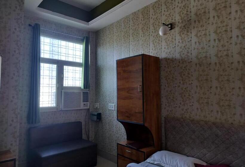 标准间, Eagle Nest Guest House