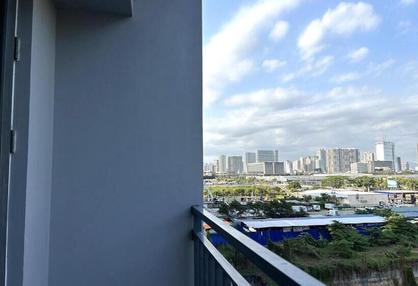 バルコニー付きデラックスルーム, Shore Residences Moa Dynastel Staycation