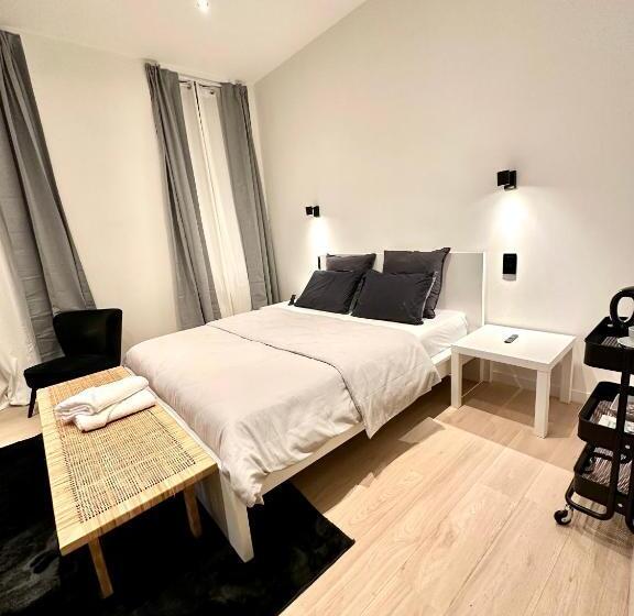 اتاق استاندارد با سرویس بهداشتی مشترک, Cozy Bed And Breakfast At European Commision