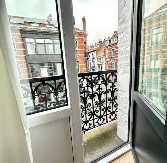 اتاق استاندارد با سرویس بهداشتی مشترک, Cozy Bed And Breakfast At European Commision